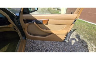 Mercedes-benz-300sd-1983-gray-Tan-12