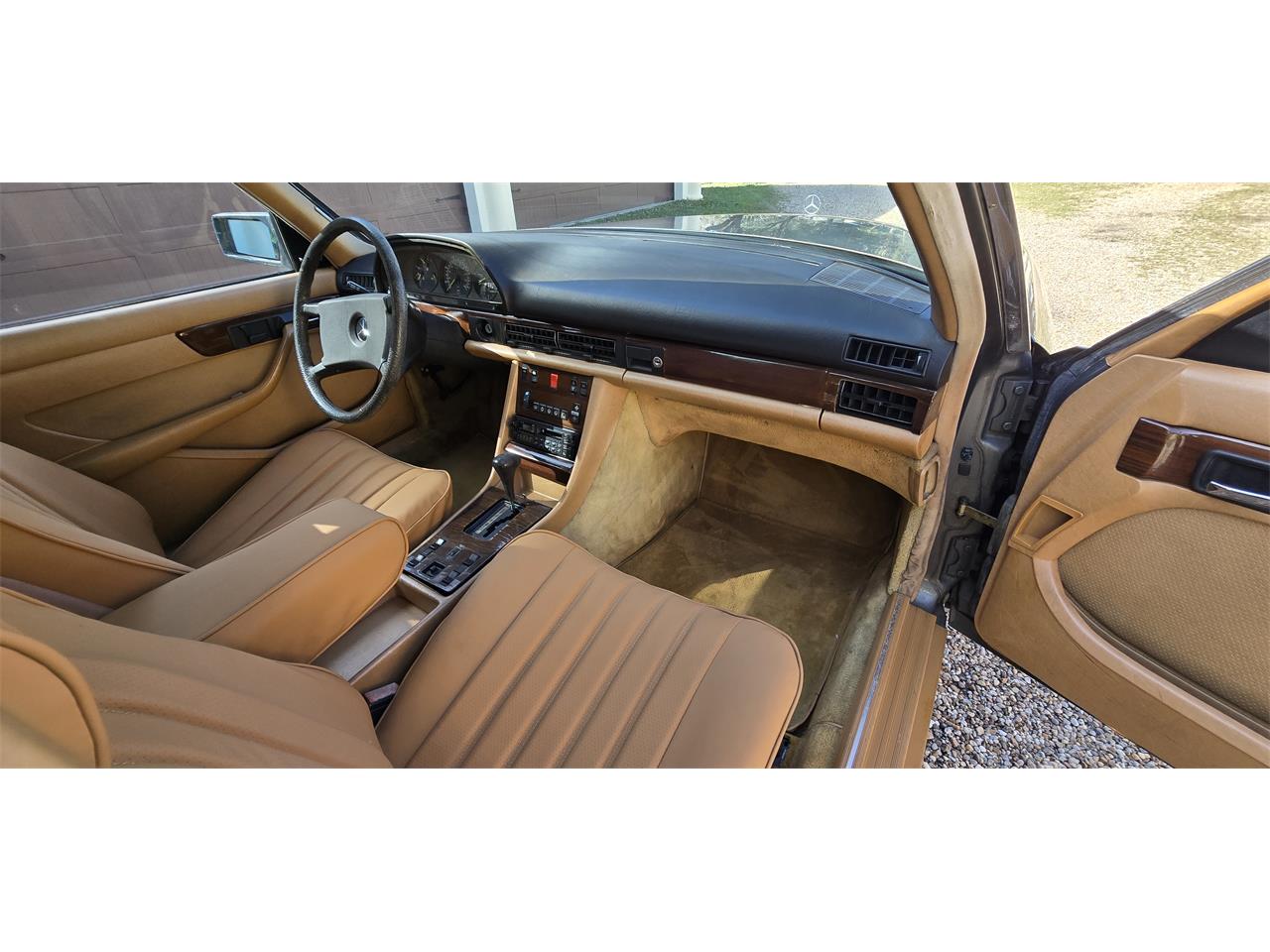 Mercedes-benz-300sd-1983-gray-Tan-14