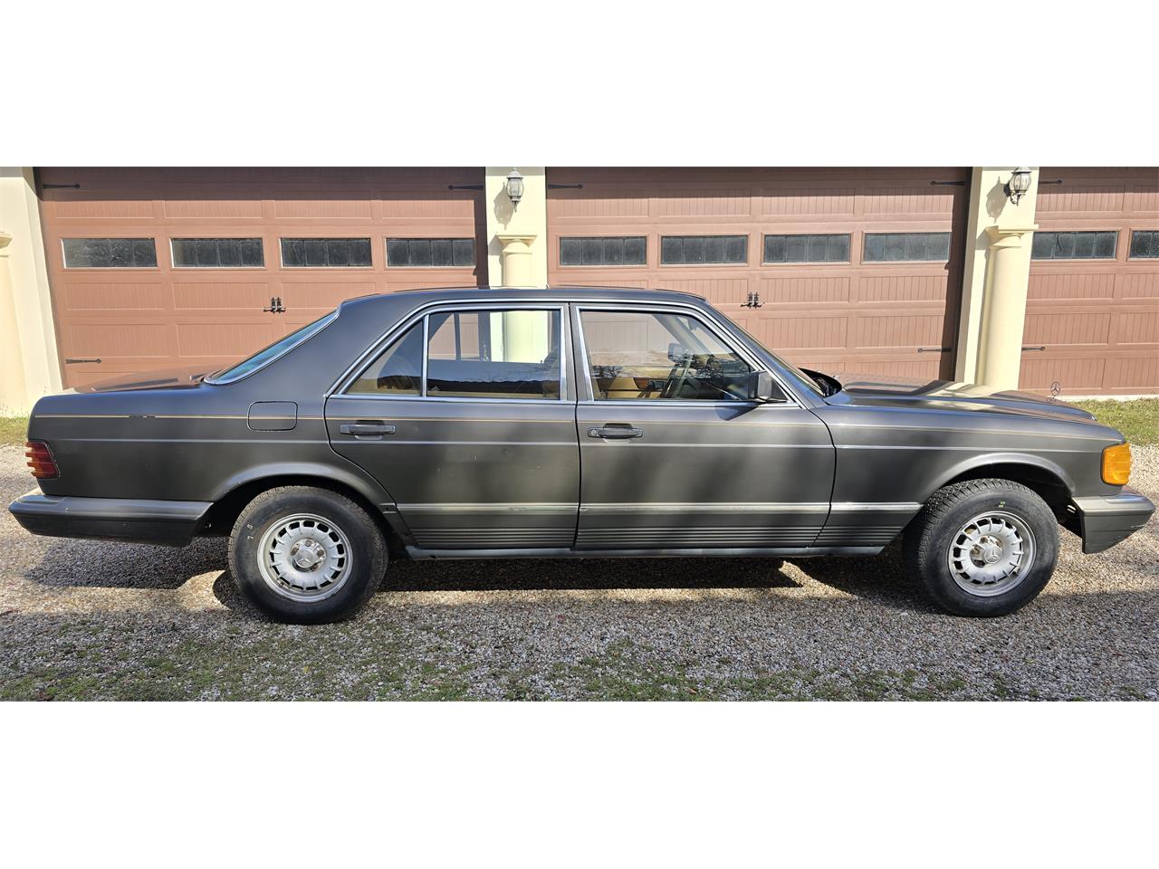 Mercedes-benz-300sd-1983-gray-Tan-21