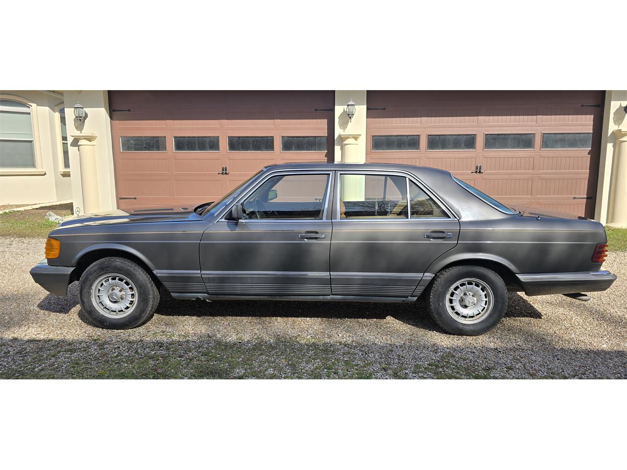 Mercedes-benz-300sd-1983-gray-Tan-26