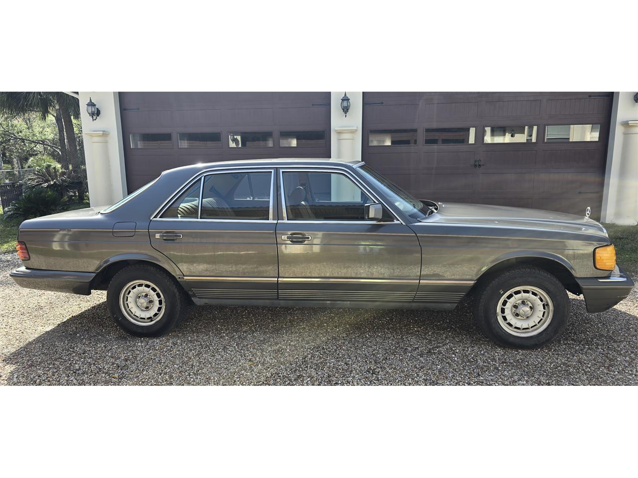 Mercedes-benz-300sd-1983-gray-Tan-31