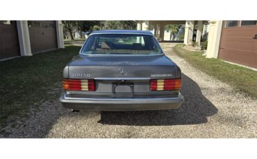 Mercedes-benz-300sd-1983-gray-Tan-32