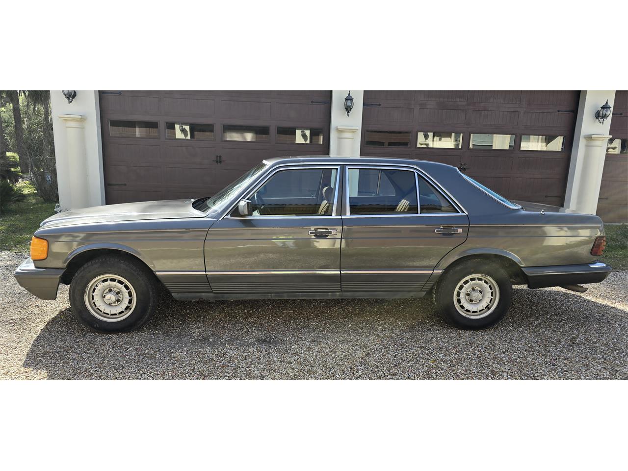 Mercedes-benz-300sd-1983-gray-Tan-35