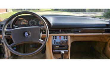 Mercedes-benz-300sd-1983-gray-Tan-36