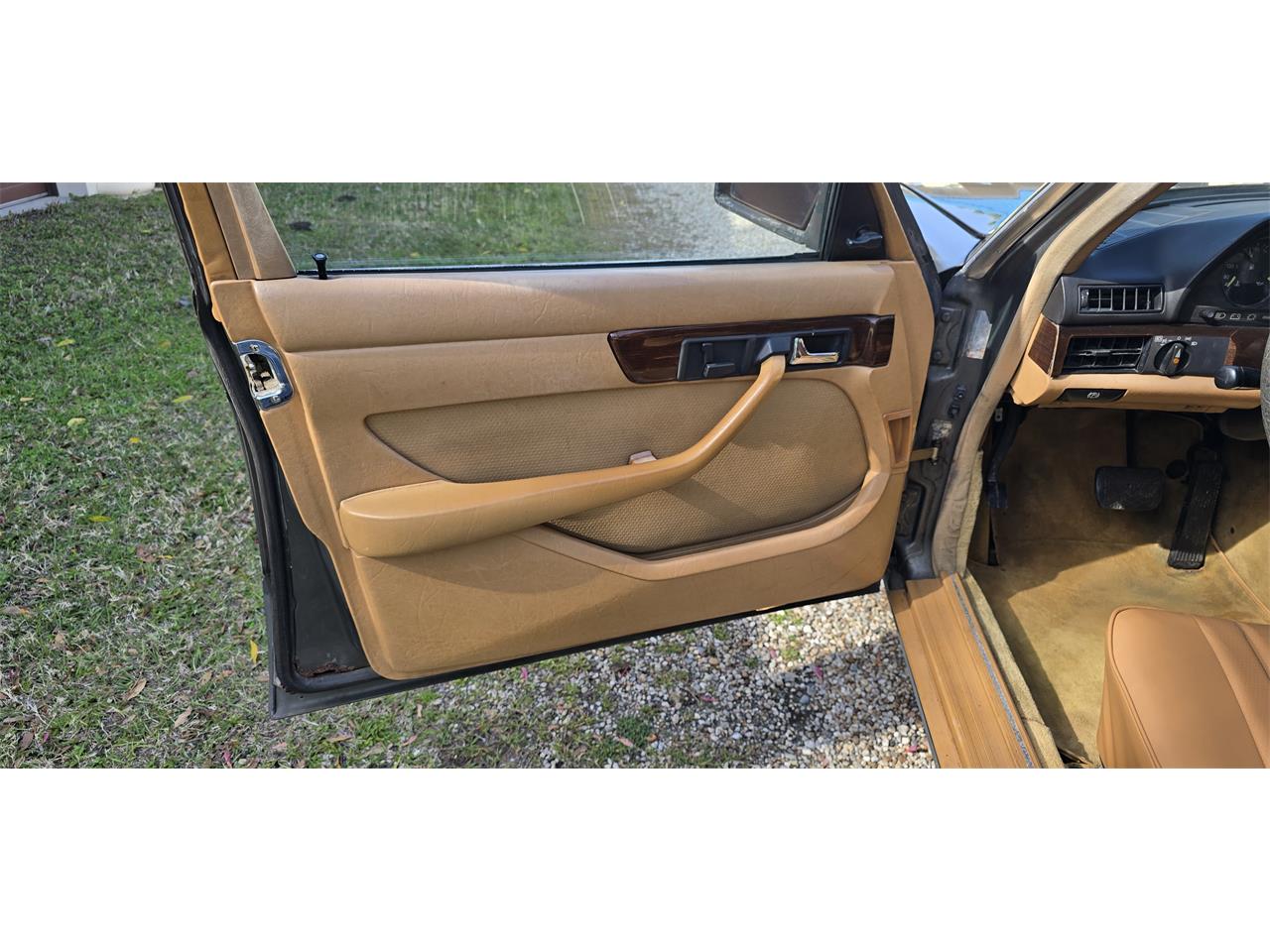 Mercedes-benz-300sd-1983-gray-Tan-5