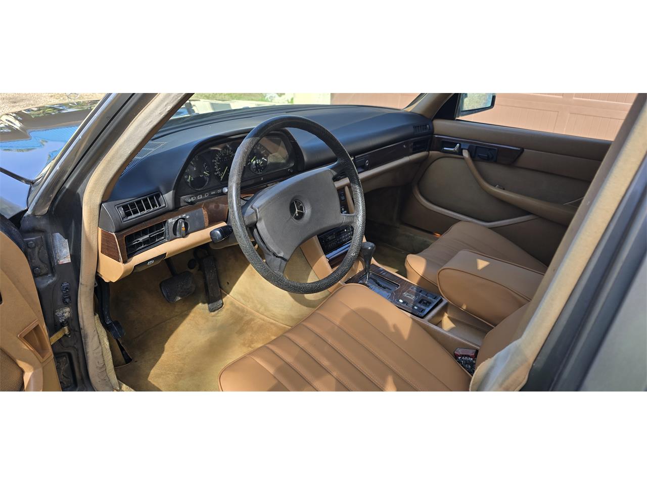 Mercedes-benz-300sd-1983-gray-Tan-6