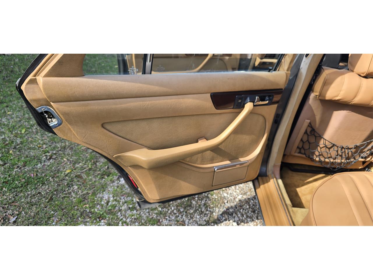 Mercedes-benz-300sd-1983-gray-Tan-7