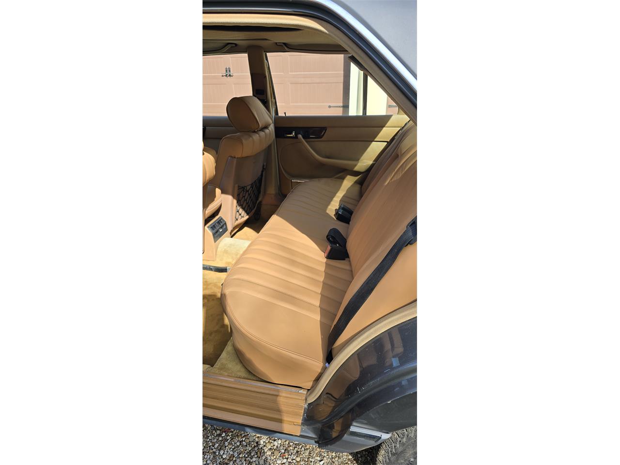 Mercedes-benz-300sd-1983-gray-Tan-9