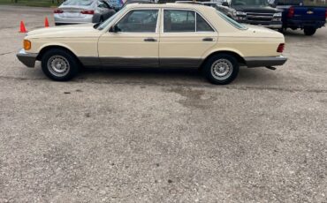 Mercedes-benz-300se-1984-1