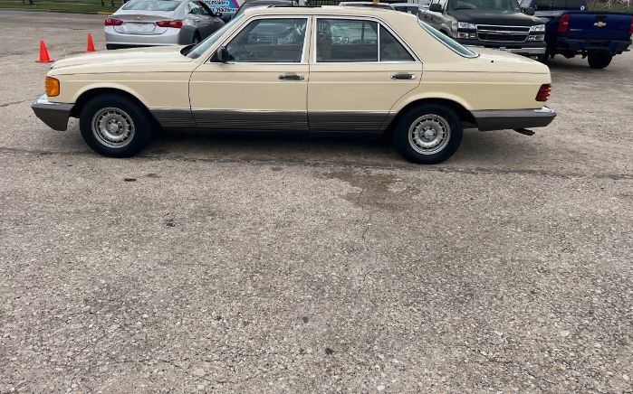 Mercedes-benz-300se-1984-1