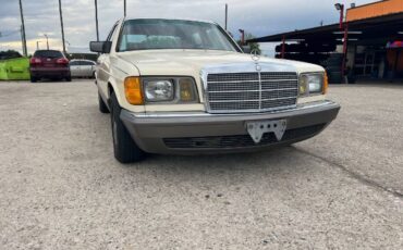 Mercedes-benz-300se-1984-10