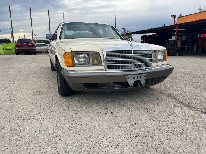 Mercedes-benz-300se-1984-10