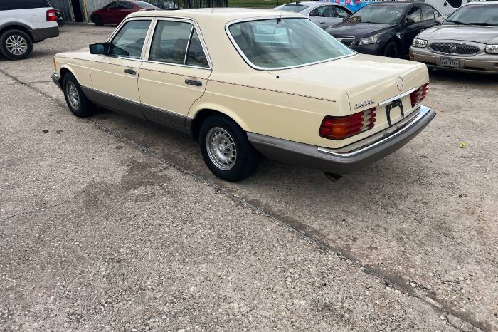 Mercedes-benz-300se-1984-2