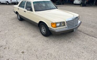 Mercedes-benz-300se-1984