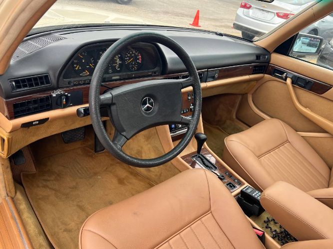 Mercedes-benz-300se-1984-5
