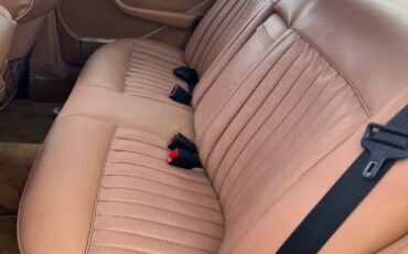Mercedes-benz-300se-1984-7