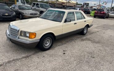 Mercedes-benz-300se-1984-8
