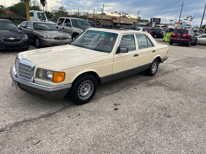 Mercedes-benz-300se-1984-8
