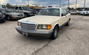 Mercedes-benz-300se-1984-9