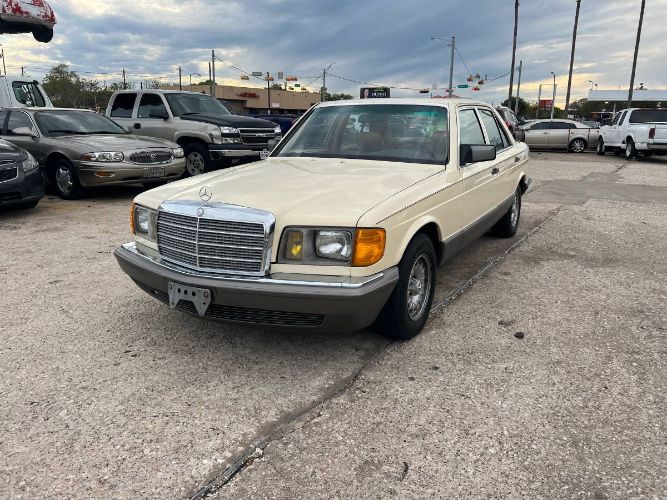 Mercedes-benz-300se-1984-9
