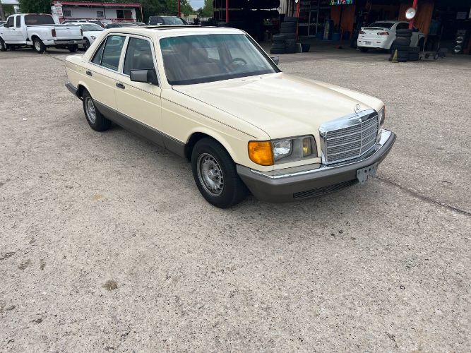 Mercedes-benz-300se-1984