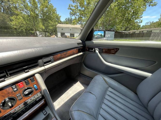 Mercedes-benz-300se-1986-Blue-11