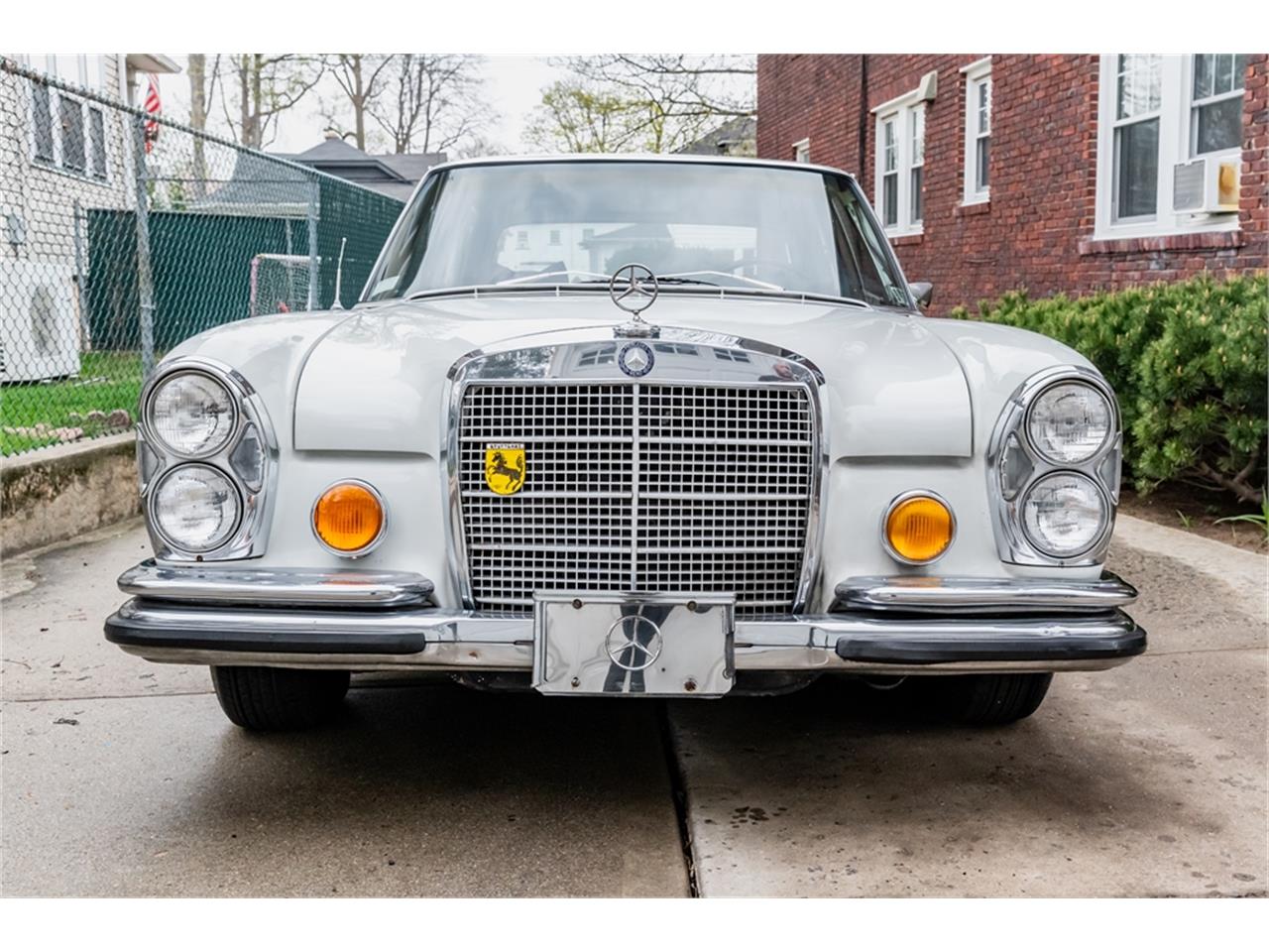 Mercedes-benz-300sel-1970-White-Blue-1