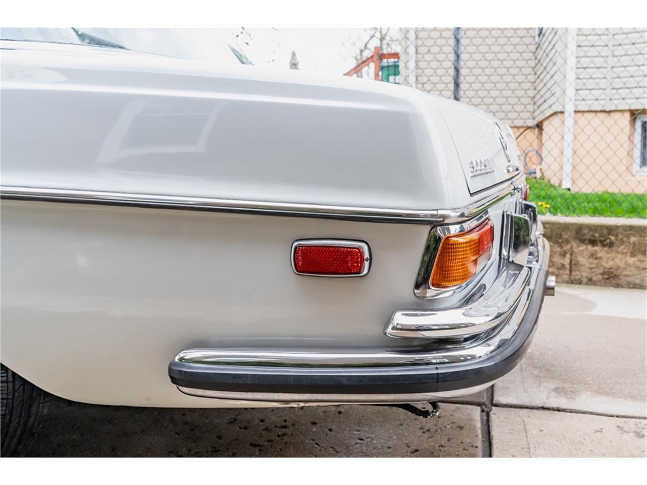 Mercedes-benz-300sel-1970-White-Blue-12