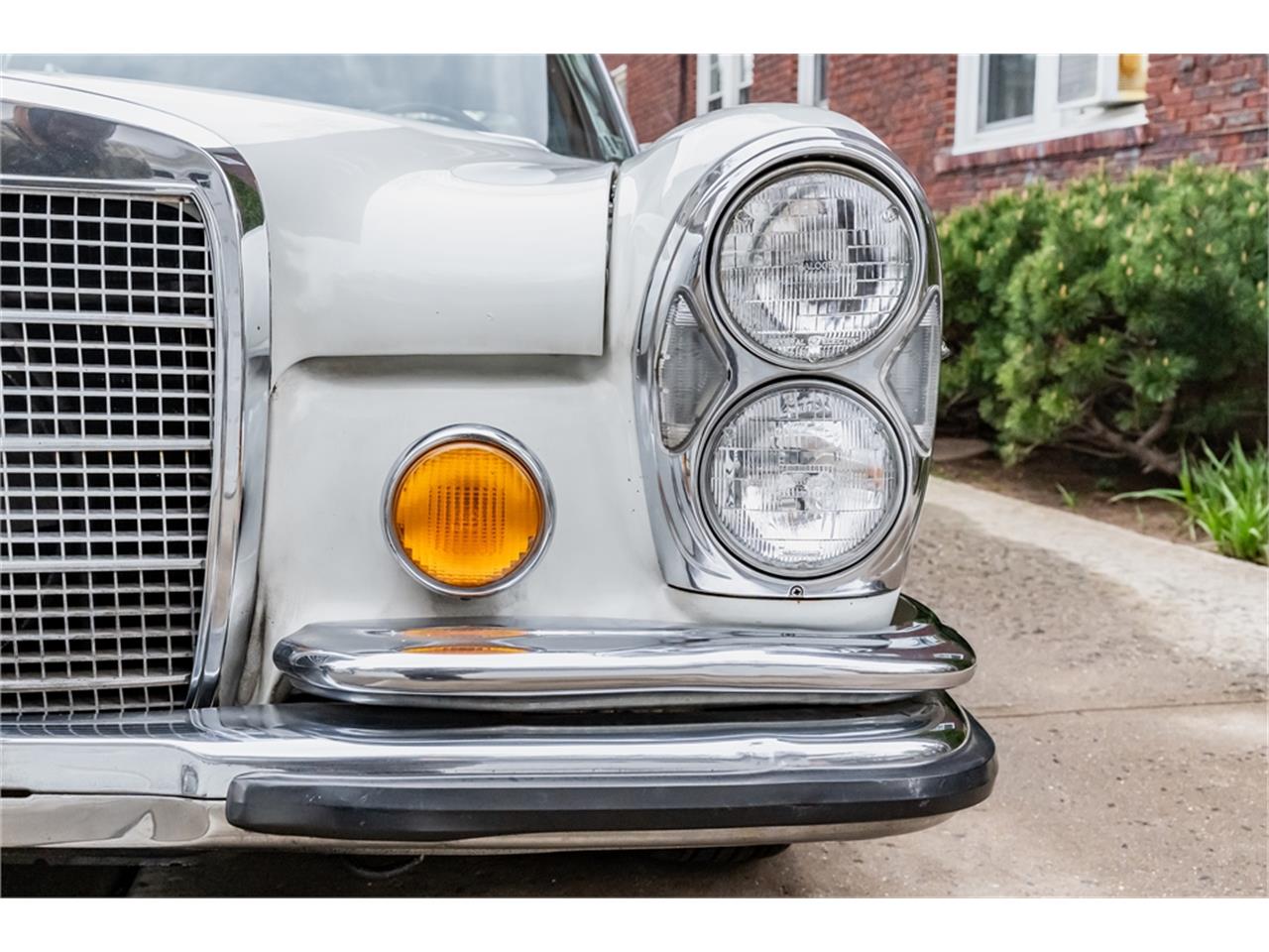 Mercedes-benz-300sel-1970-White-Blue-22