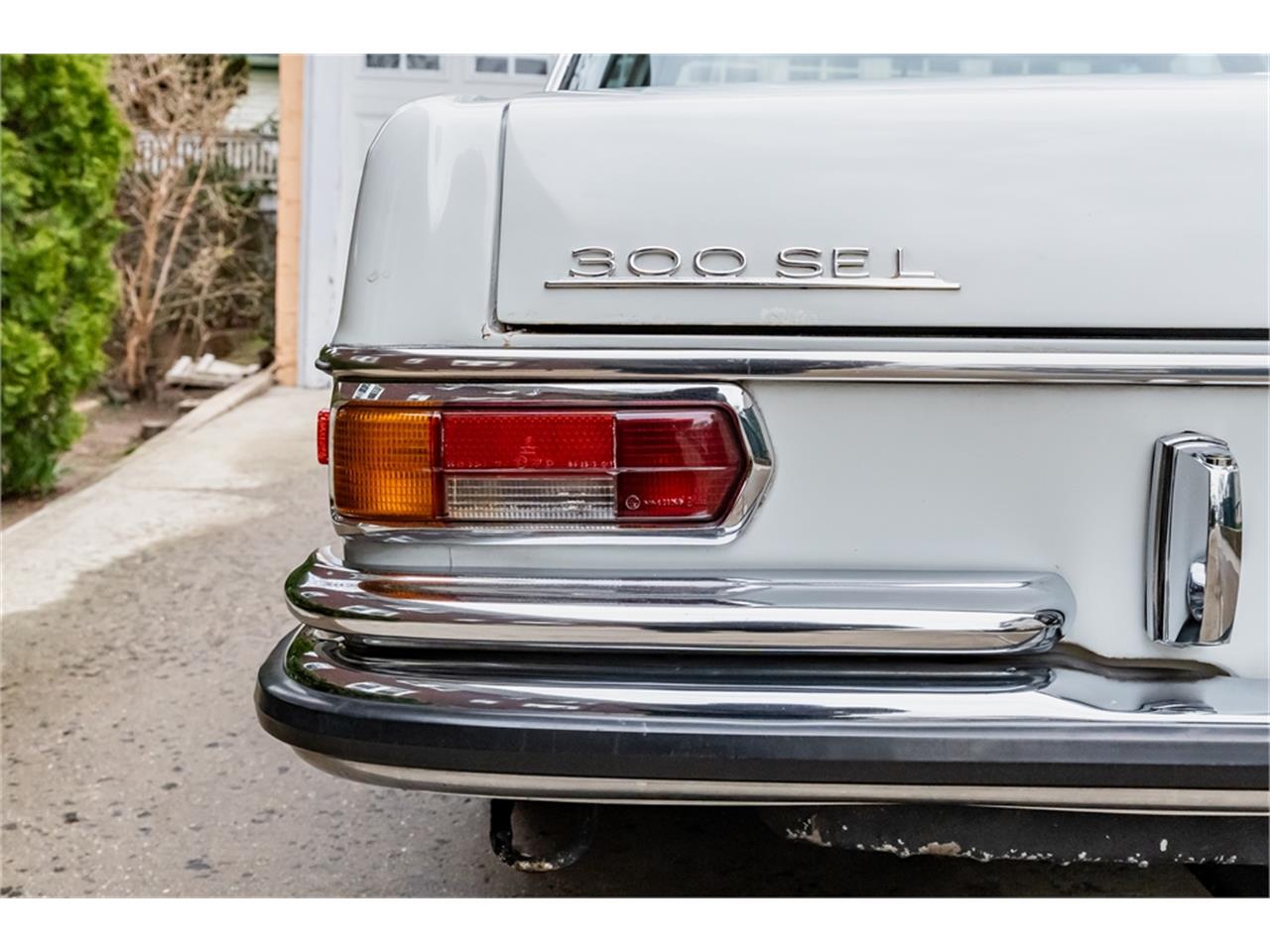 Mercedes-benz-300sel-1970-White-Blue-24