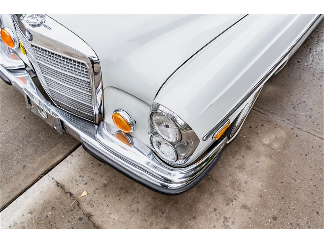 Mercedes-benz-300sel-1970-White-Blue-28