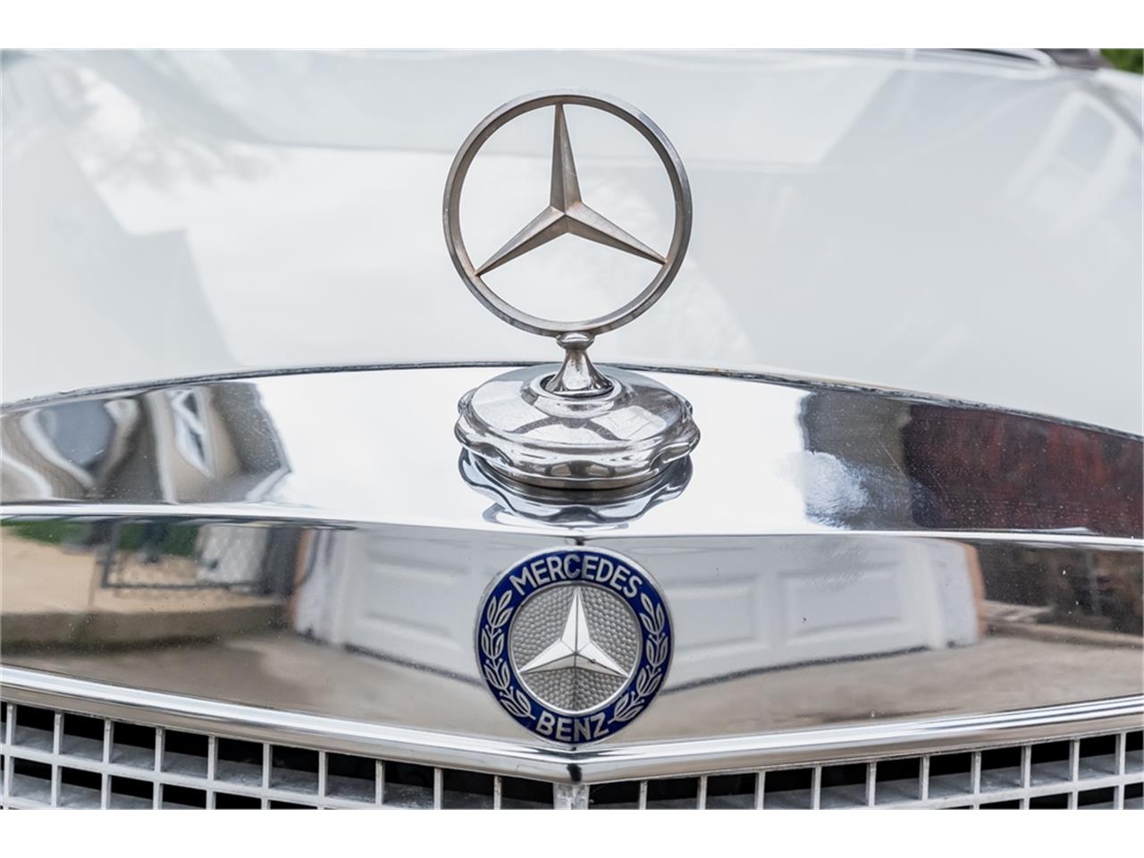 Mercedes-benz-300sel-1970-White-Blue-37