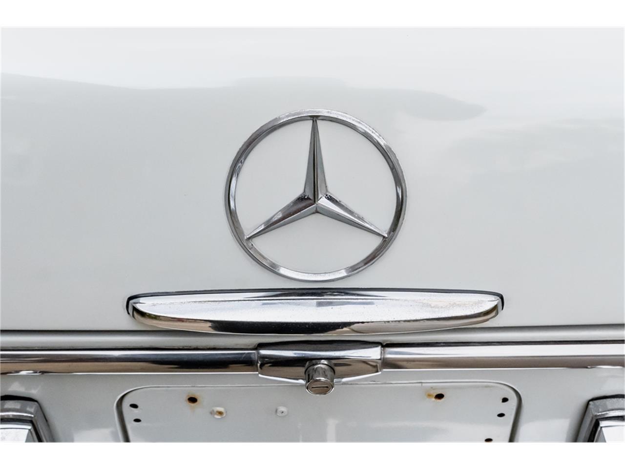 Mercedes-benz-300sel-1970-White-Blue-38