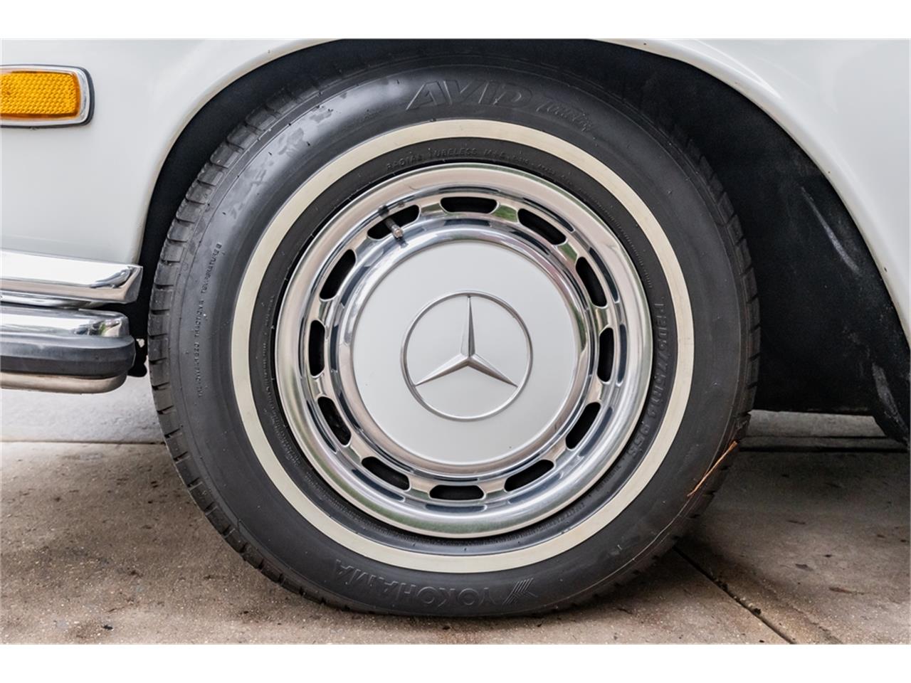Mercedes-benz-300sel-1970-White-Blue-47