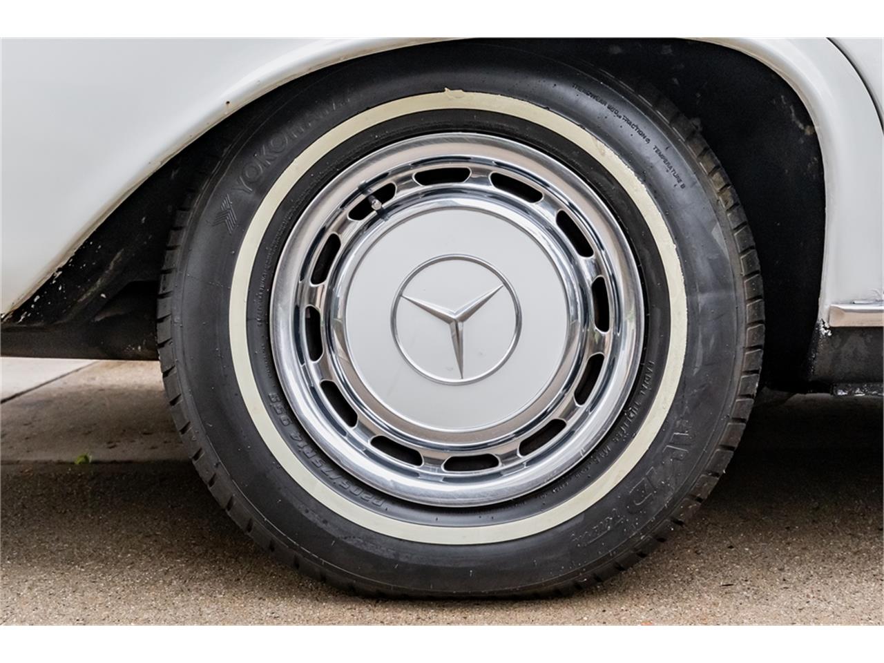 Mercedes-benz-300sel-1970-White-Blue-49