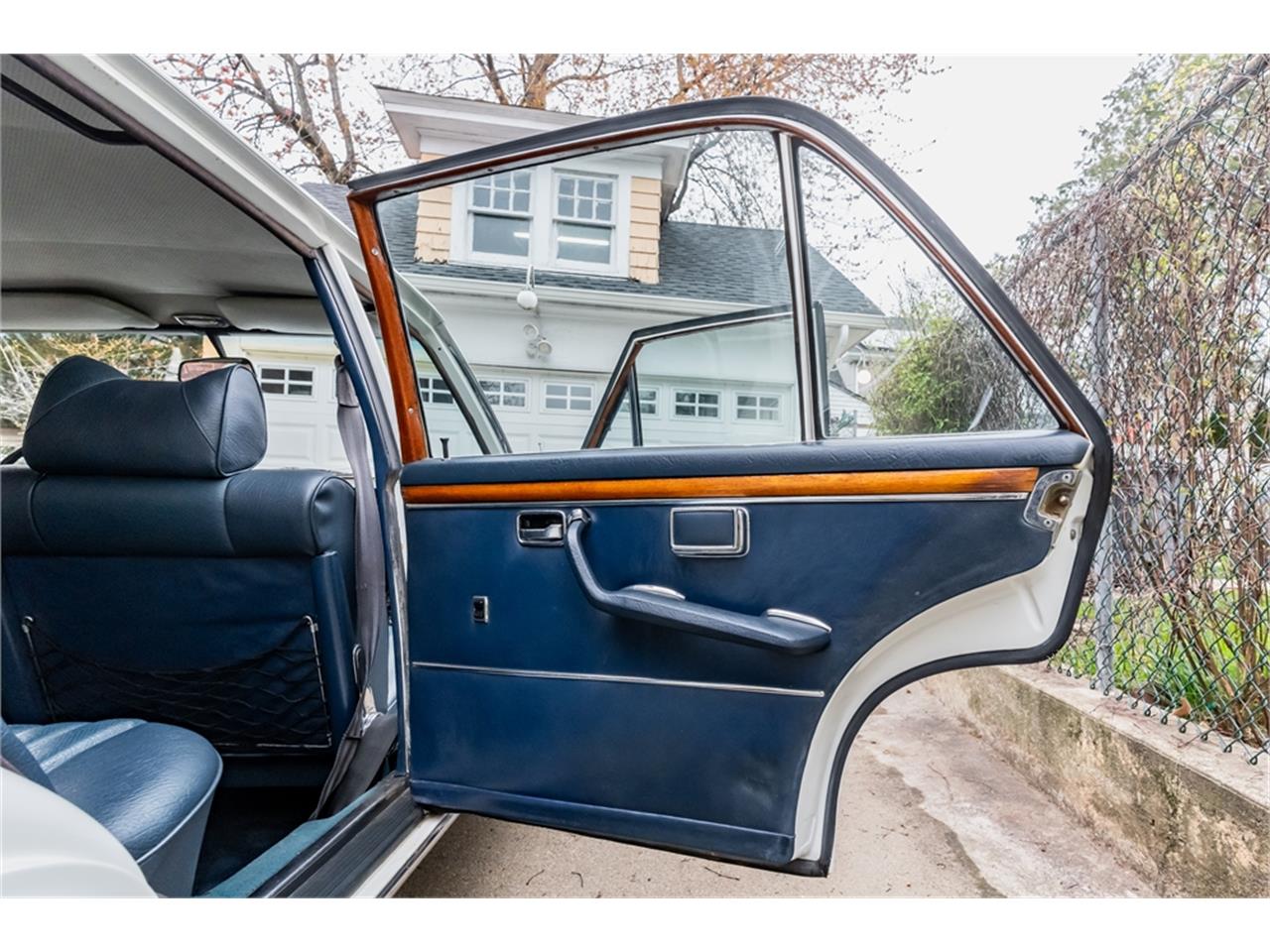Mercedes-benz-300sel-1970-White-Blue-64