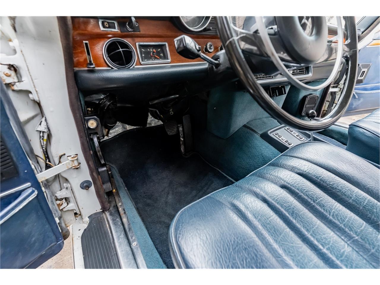 Mercedes-benz-300sel-1970-White-Blue-8