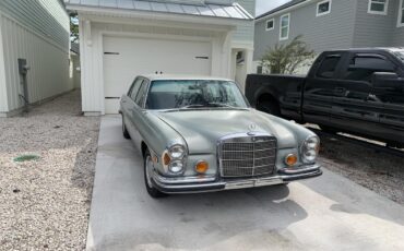 Mercedes-benz-300sel-1971-Metallic-Silver-Navy-Blue-1