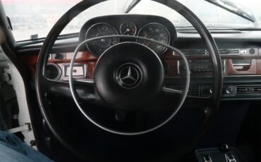 Mercedes-benz-300sel-1971-Metallic-Silver-Navy-Blue-3