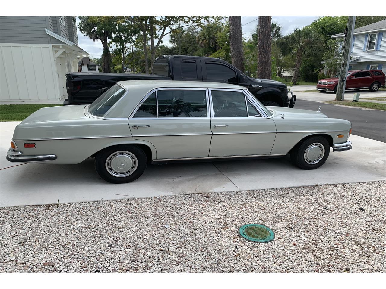 Mercedes-benz-300sel-1971-Metallic-Silver-Navy-Blue