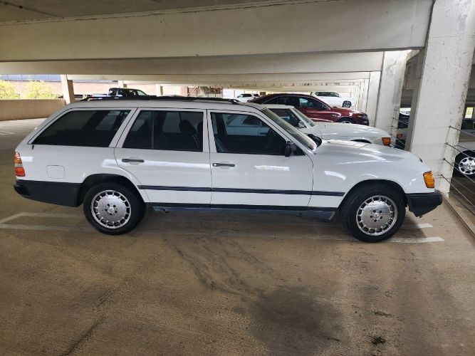Mercedes-benz-300te-1988-White-Blue-3