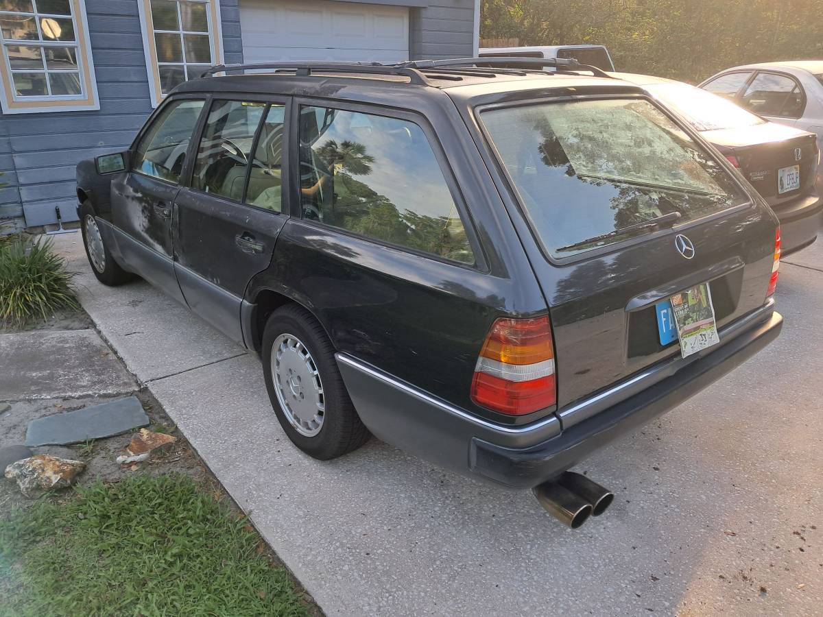 Mercedes-benz-300te-1993-grey-1