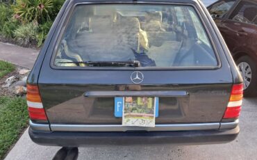 Mercedes-benz-300te-1993-grey-2