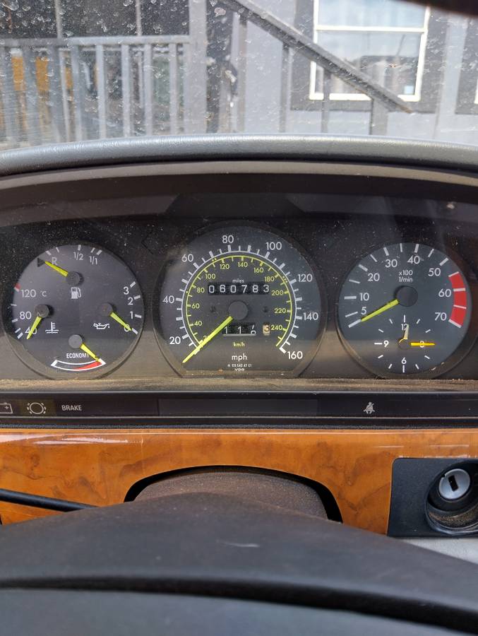 Mercedes-benz-380-sec-amp-s-320-1983-3