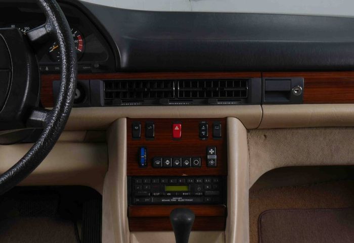 Mercedes-benz-380se-1985-Blue-13
