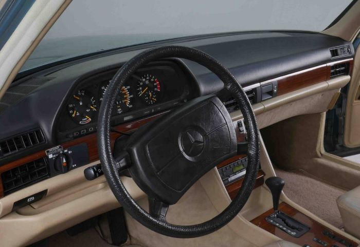 Mercedes-benz-380se-1985-Blue-3