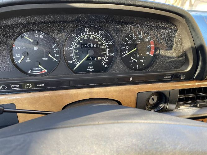 Mercedes-benz-380sec-1983-10