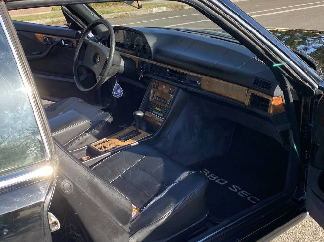 Mercedes-benz-380sec-1983-19
