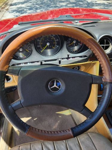 Mercedes-benz-380sl-1982-4
