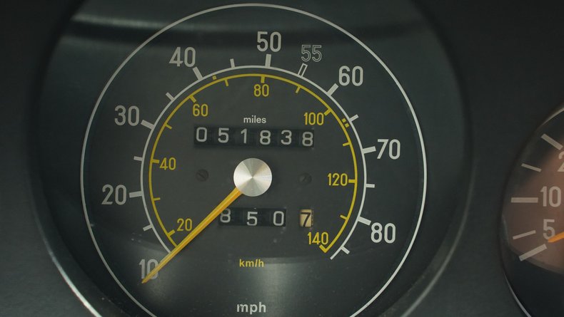 Mercedes-benz-380sl-1982-Sunlight-Yellow-Sand-Beige-32